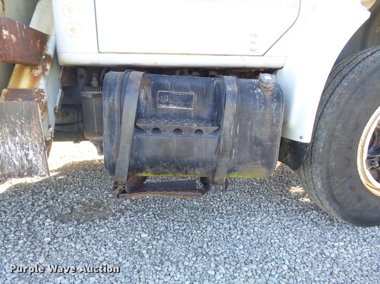 image for item DB6351 1996 International 4900 bucket truck