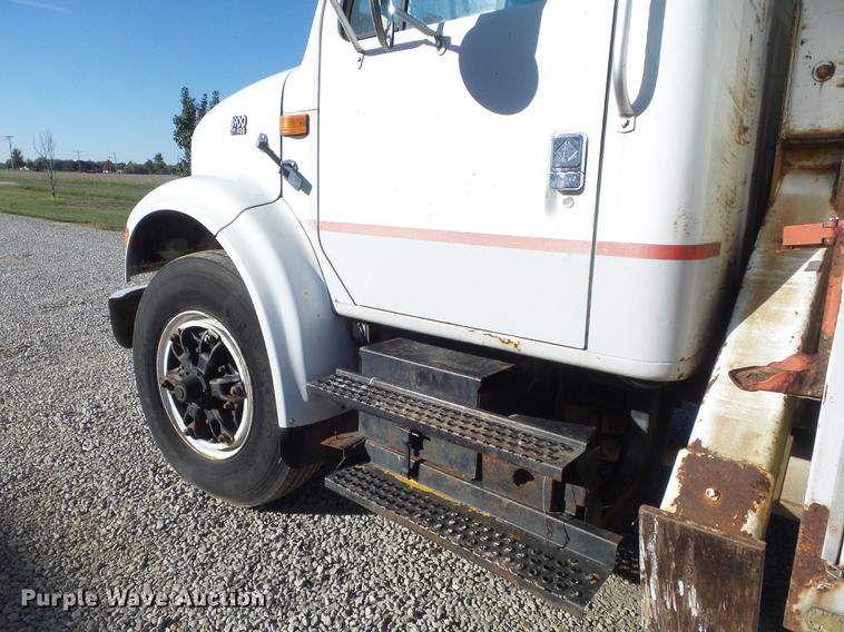 image for item DB6351 1996 International 4900 bucket truck