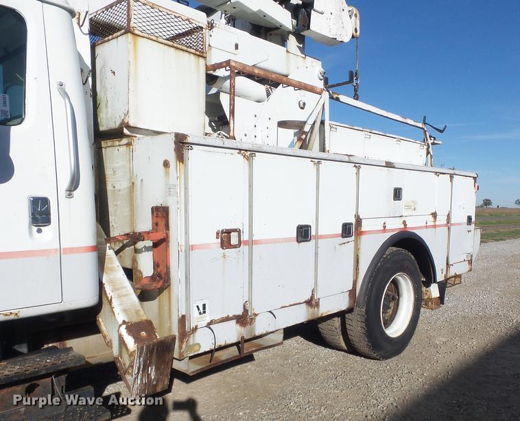 image for item DB6351 1996 International 4900 bucket truck