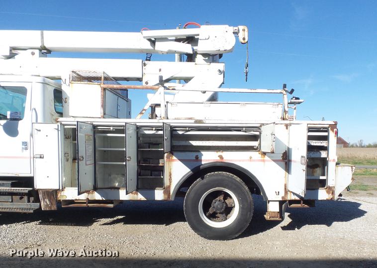 image for item DB6351 1996 International 4900 bucket truck