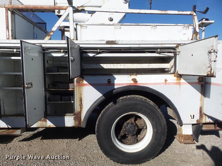 image for item DB6351 1996 International 4900 bucket truck