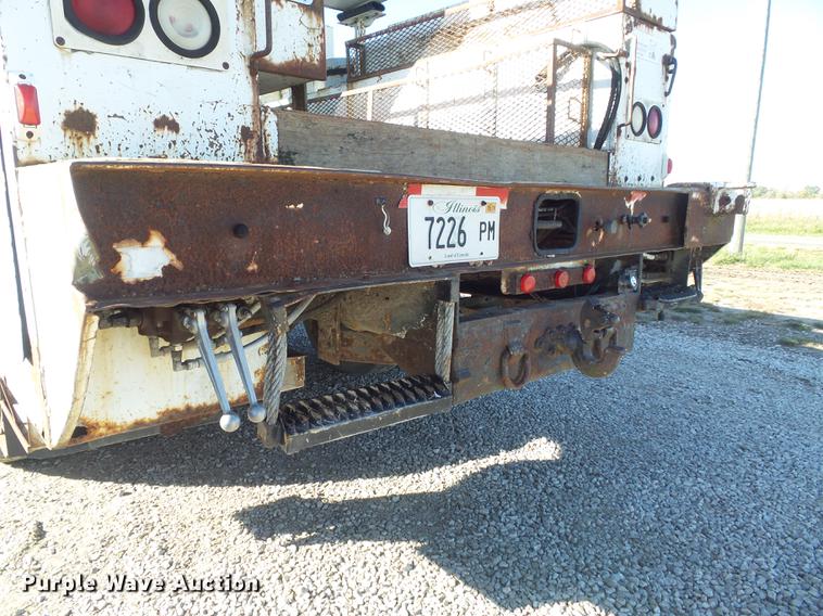 image for item DB6351 1996 International 4900 bucket truck