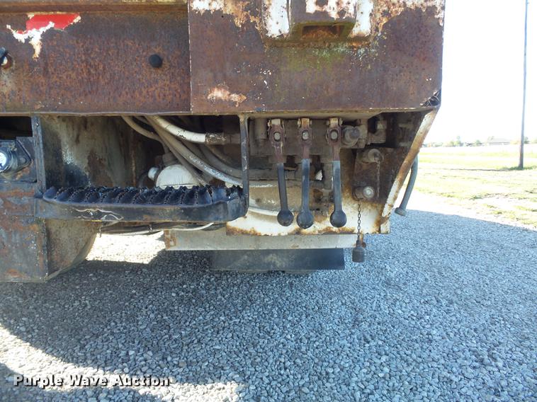 image for item DB6351 1996 International 4900 bucket truck