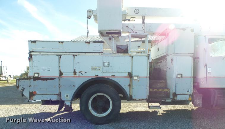 image for item DB6351 1996 International 4900 bucket truck