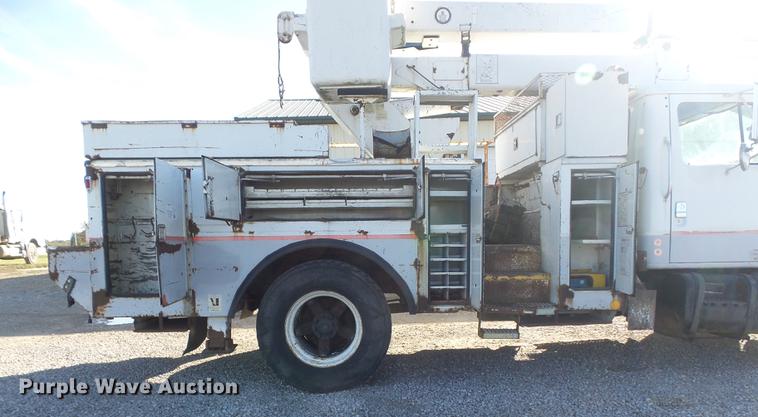 image for item DB6351 1996 International 4900 bucket truck