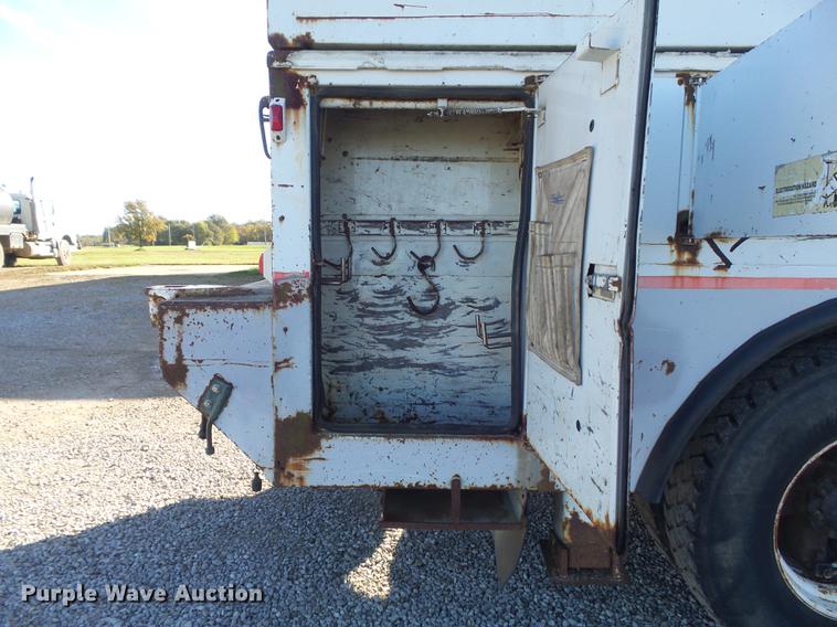 image for item DB6351 1996 International 4900 bucket truck