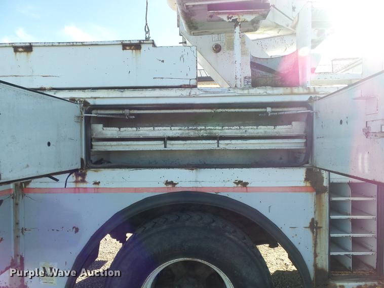 image for item DB6351 1996 International 4900 bucket truck