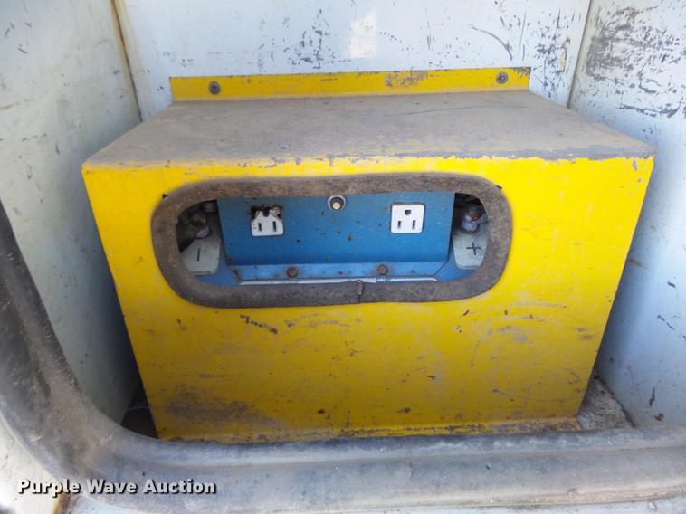 image for item DB6351 1996 International 4900 bucket truck