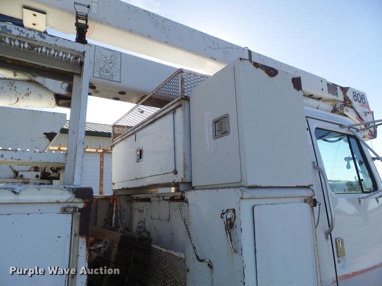 image for item DB6351 1996 International 4900 bucket truck