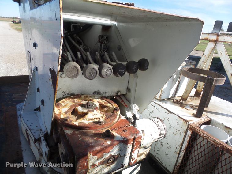 image for item DB6351 1996 International 4900 bucket truck