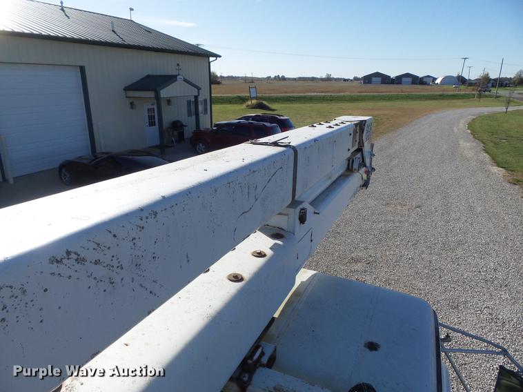 image for item DB6351 1996 International 4900 bucket truck