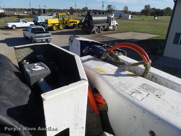 image for item DB6351 1996 International 4900 bucket truck