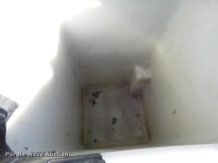 image for item DB6351 1996 International 4900 bucket truck