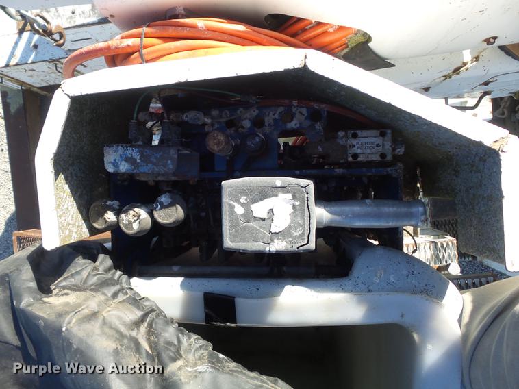 image for item DB6351 1996 International 4900 bucket truck