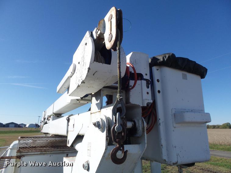 image for item DB6351 1996 International 4900 bucket truck