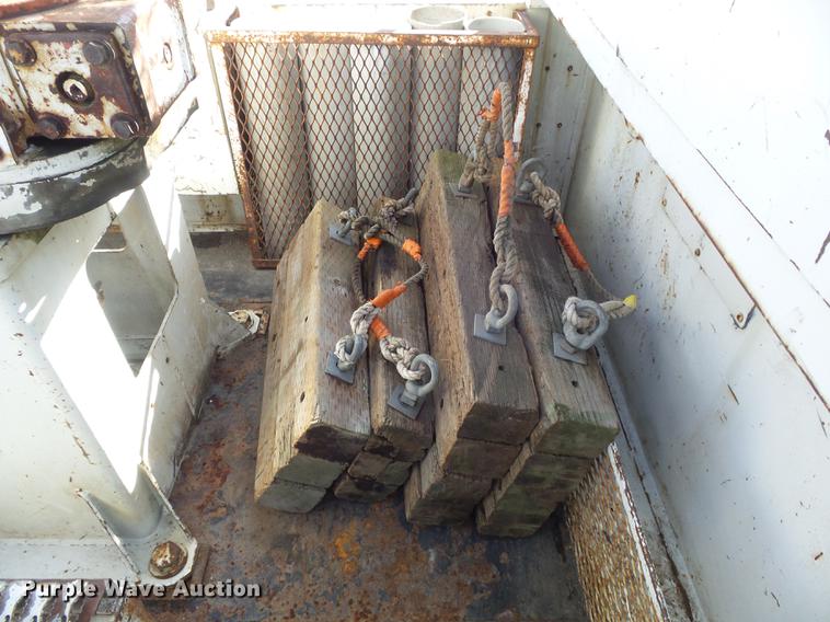 image for item DB6351 1996 International 4900 bucket truck