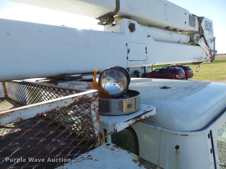 image for item DB6351 1996 International 4900 bucket truck