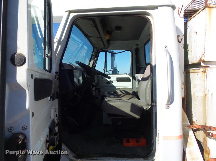 image for item DB6351 1996 International 4900 bucket truck