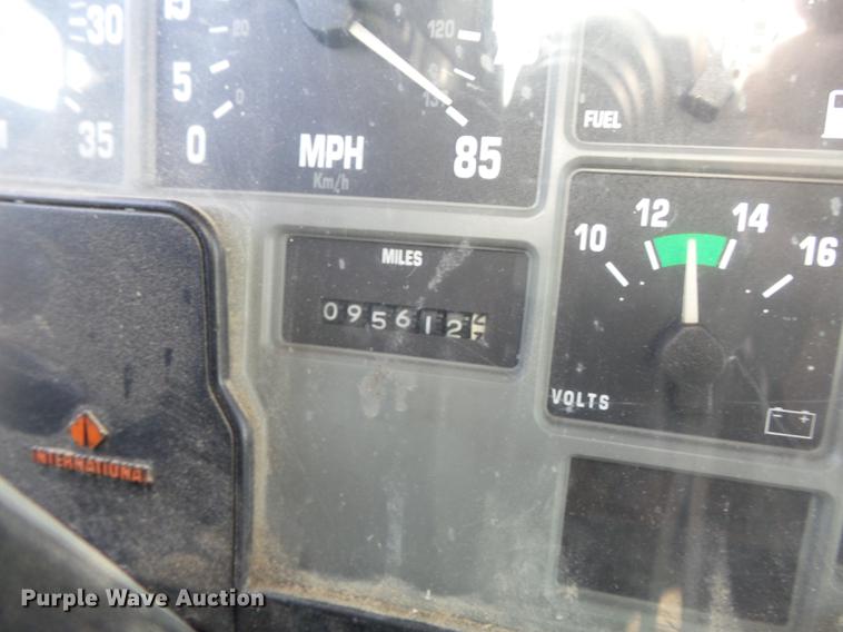 image for item DB6351 1996 International 4900 bucket truck