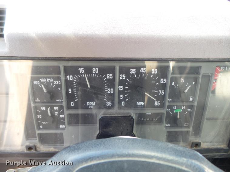 image for item DB6351 1996 International 4900 bucket truck