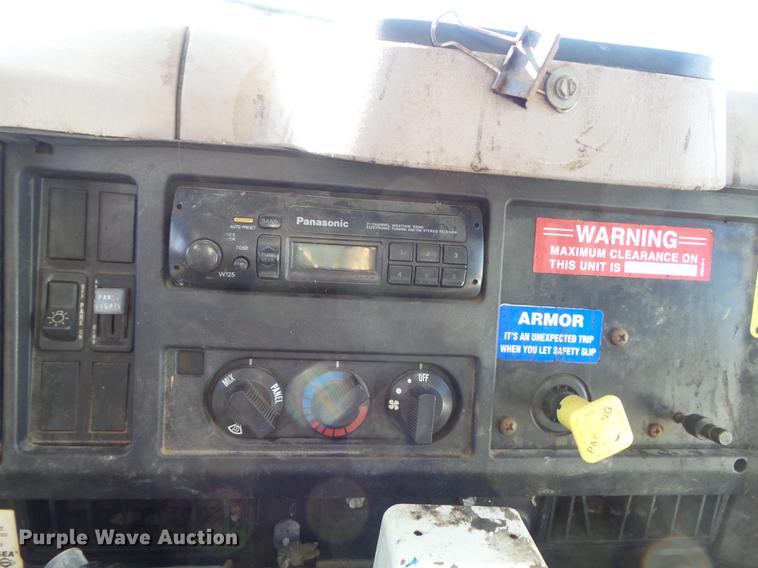 image for item DB6351 1996 International 4900 bucket truck