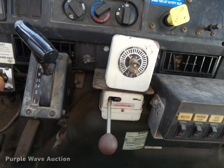 image for item DB6351 1996 International 4900 bucket truck