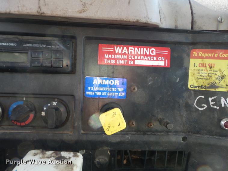 image for item DB6351 1996 International 4900 bucket truck