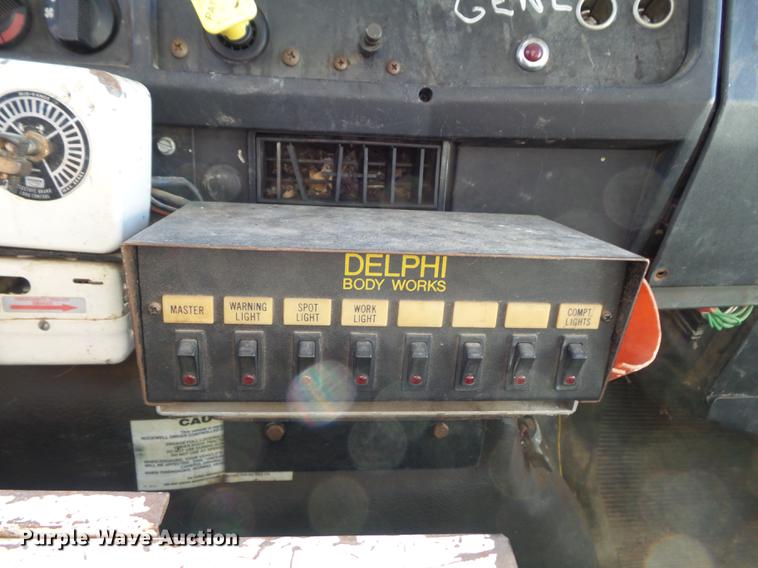 image for item DB6351 1996 International 4900 bucket truck