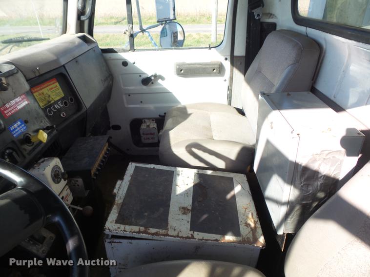 image for item DB6351 1996 International 4900 bucket truck