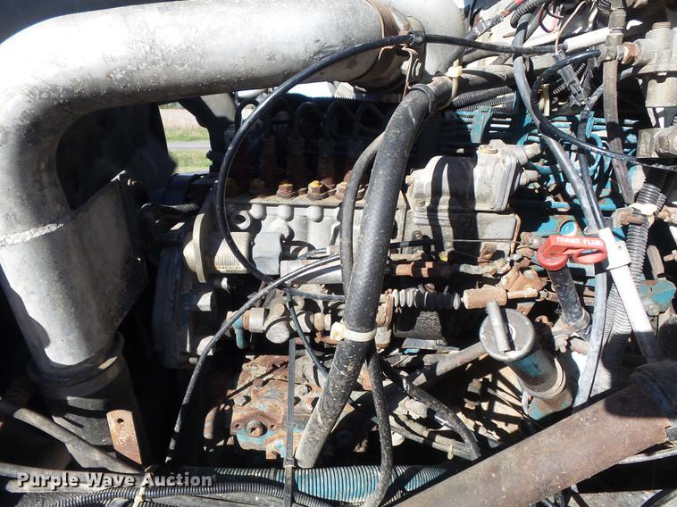 image for item DB6351 1996 International 4900 bucket truck