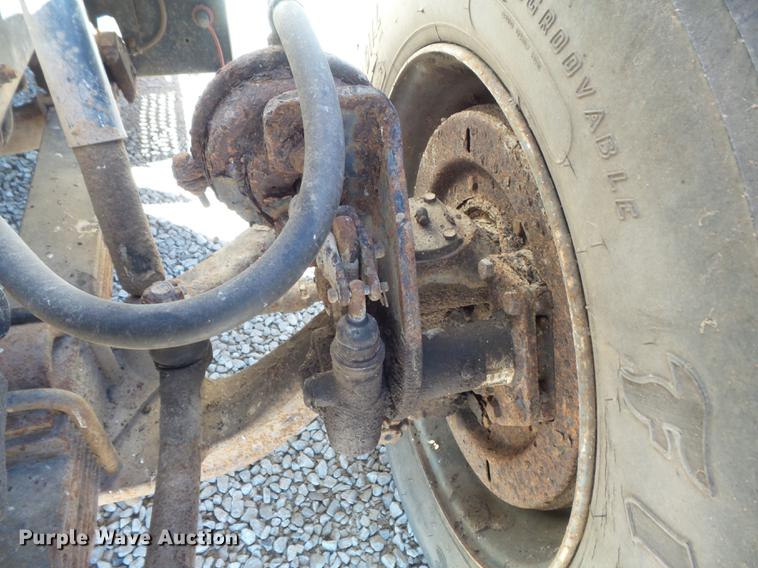 image for item DB6351 1996 International 4900 bucket truck