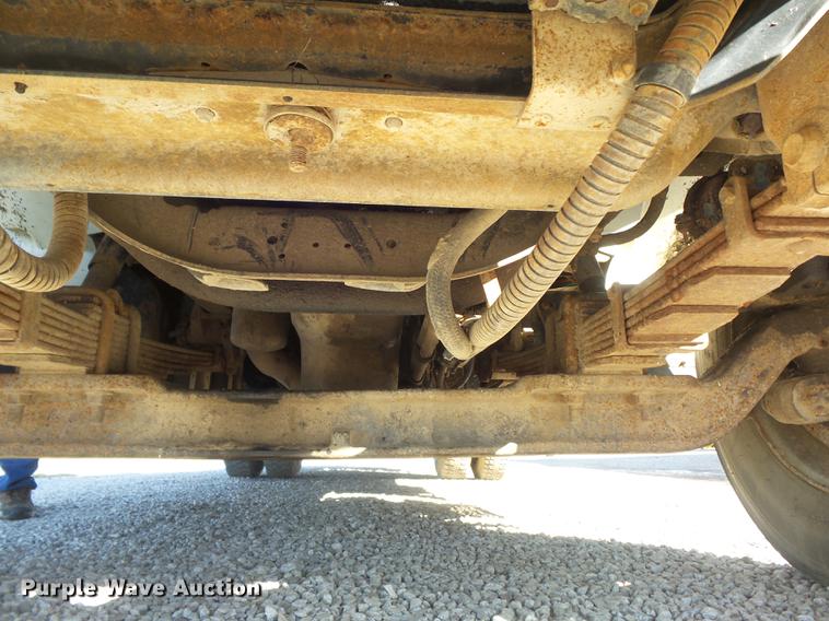 image for item DB6351 1996 International 4900 bucket truck