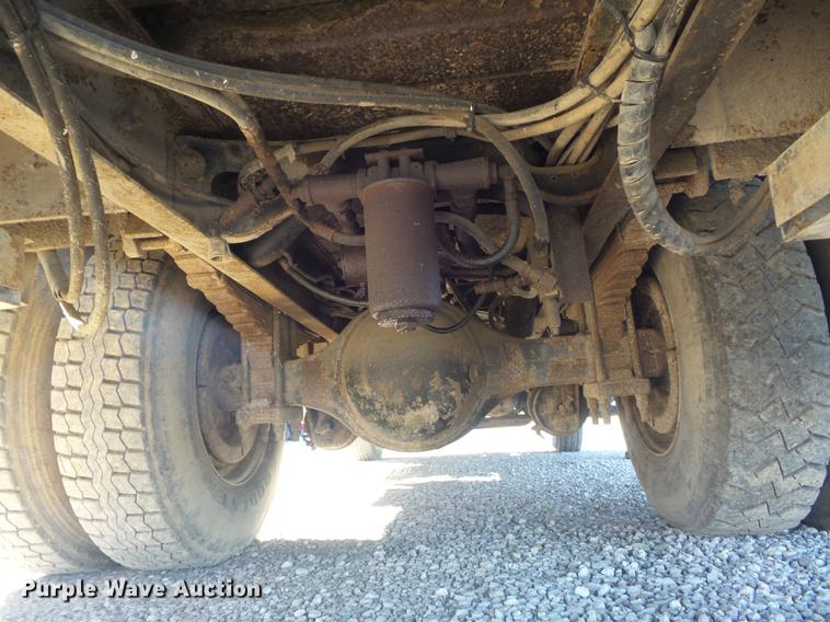 image for item DB6351 1996 International 4900 bucket truck