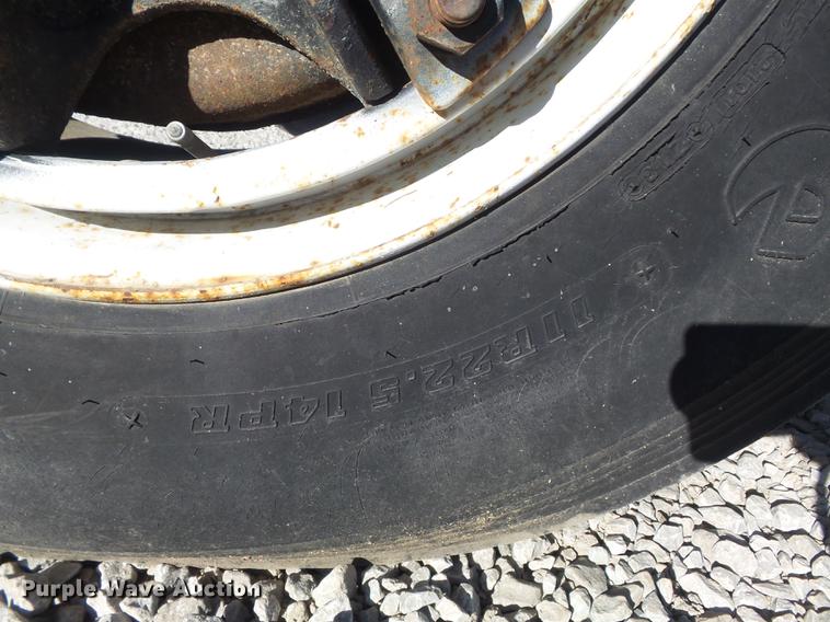 image for item DB6351 1996 International 4900 bucket truck