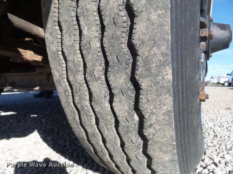 image for item DB6351 1996 International 4900 bucket truck