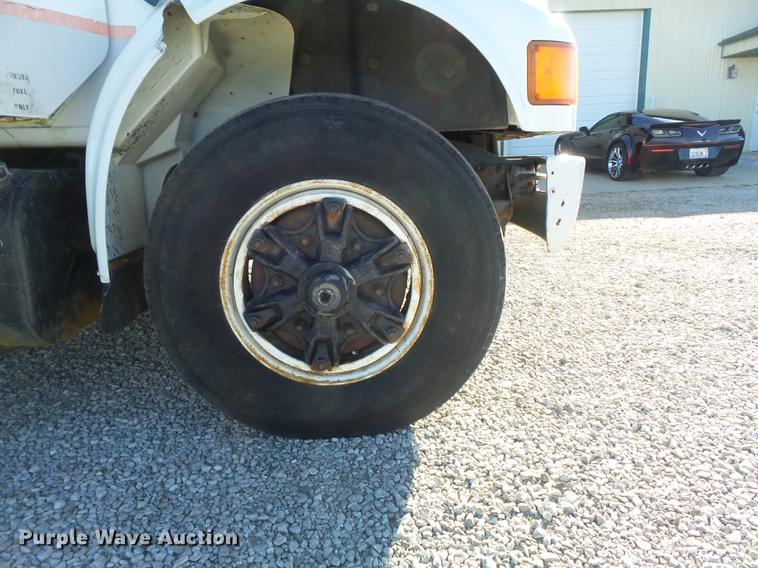 image for item DB6351 1996 International 4900 bucket truck