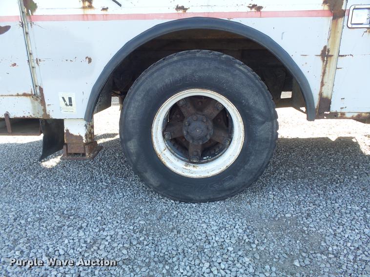 image for item DB6351 1996 International 4900 bucket truck