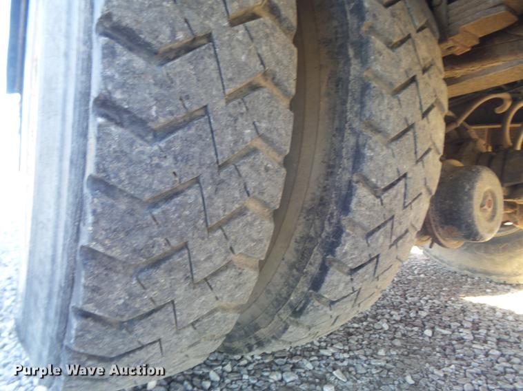 image for item DB6351 1996 International 4900 bucket truck