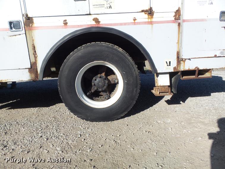 image for item DB6351 1996 International 4900 bucket truck