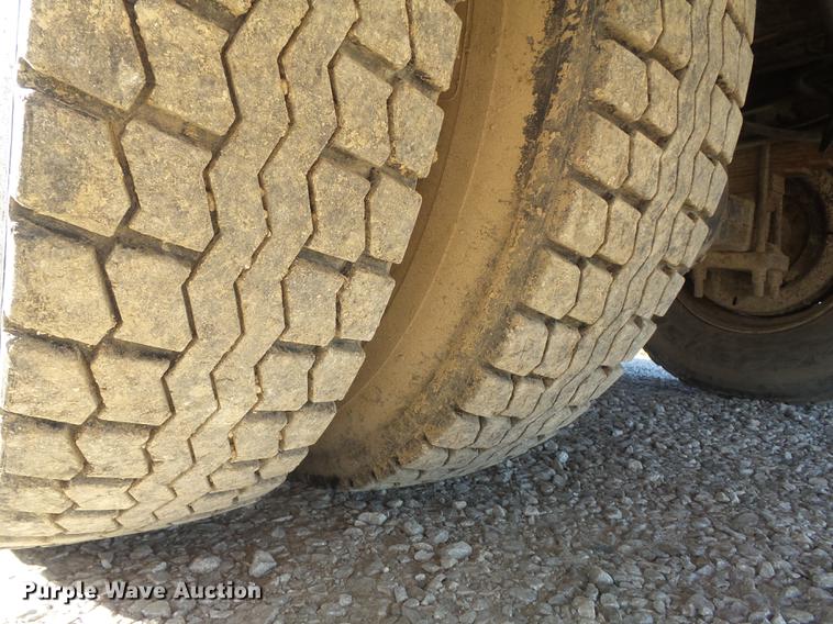 image for item DB6351 1996 International 4900 bucket truck