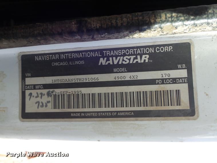 image for item DB6351 1996 International 4900 bucket truck