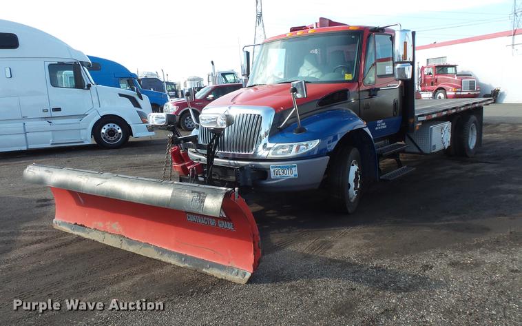 image for item DB8007 2007 International 4200 flatbed truck