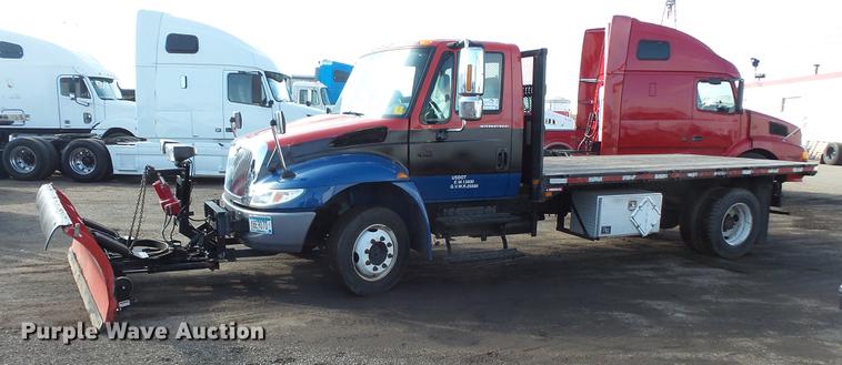 image for item DB8007 2007 International 4200 flatbed truck