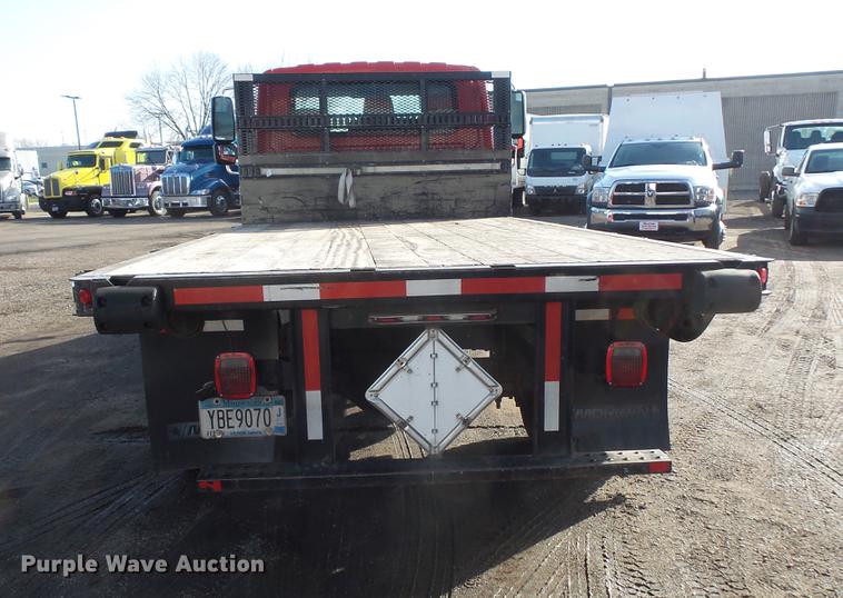 image for item DB8007 2007 International 4200 flatbed truck