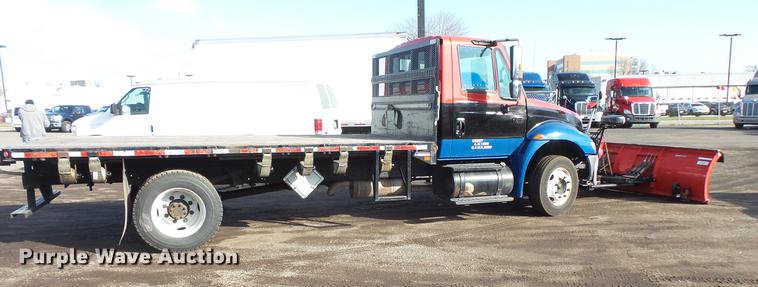 image for item DB8007 2007 International 4200 flatbed truck