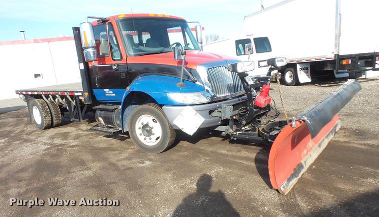 image for item DB8007 2007 International 4200 flatbed truck