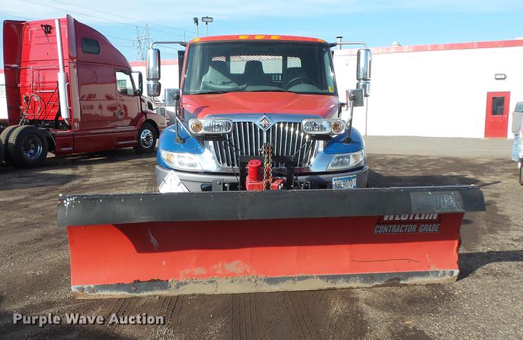 image for item DB8007 2007 International 4200 flatbed truck