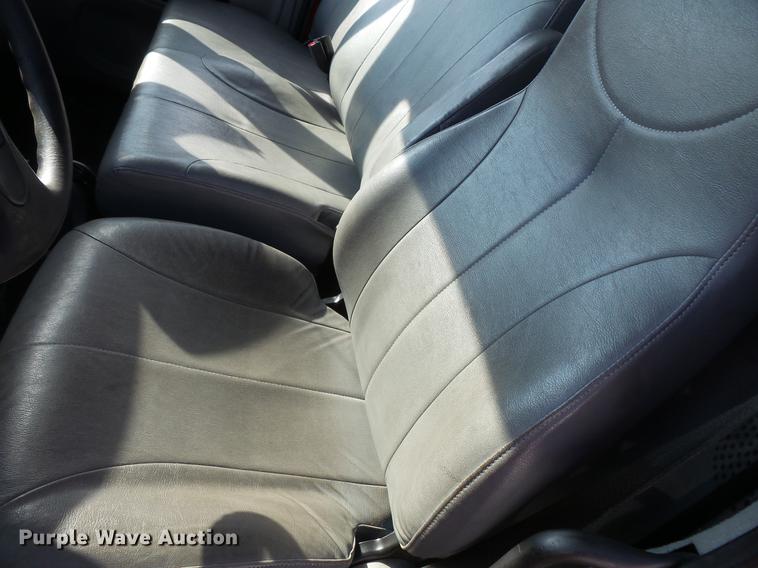 image for item DB8007 2007 International 4200 flatbed truck