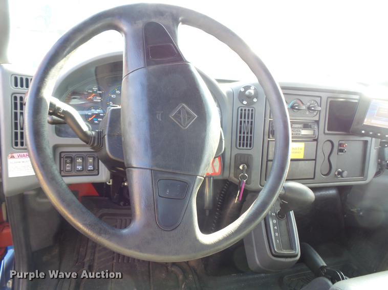 image for item DB8007 2007 International 4200 flatbed truck