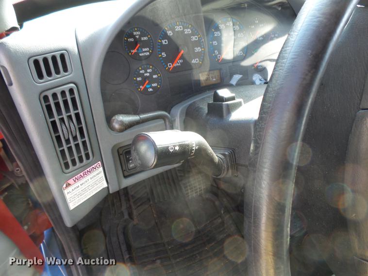 image for item DB8007 2007 International 4200 flatbed truck